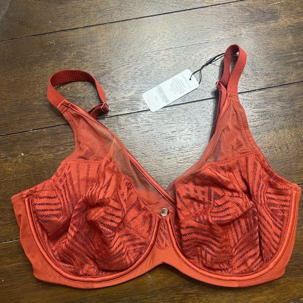 NWT Full-Coverage Bra with Textured Design and Underwire Support